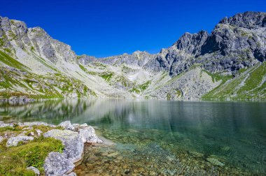 High Tatras 'ın manzarası, Carpathian Dağları. Velke Hincovo Pleso.