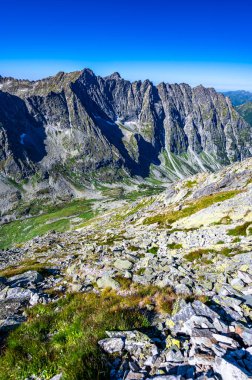 High Tatras 'ın manzarası, Carpathian Dağları. Hlinska Vadisi.
