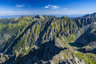 Nizne Terianske Pleso ile Tatra Dağları manzarası, Slovakya.