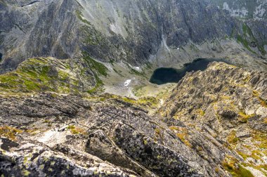 Tatra Dağları manzaralı Nizne Krivanske Zelene Pleso, Krivan Green Lake, Slovakya.