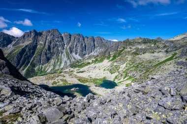 High Tatras 'ın yaz manzarası. Zabia Mieguszowiecka Vadisi, Mengusovska Dolina, Slovakya.