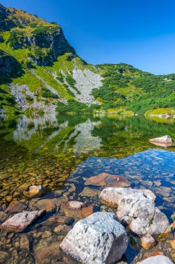 Rohace Dağı Gölleri 'nin sonbahar manzarası. Batı Tatraları. Slovakya 'nın en popüler seyahat merkezlerinden biri..