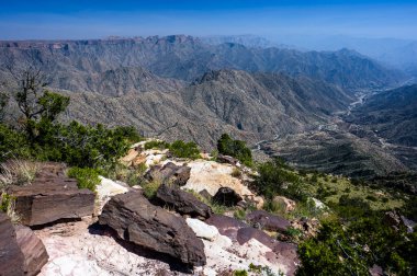 Suudi Arabistan 'daki Asir Dağlarının manzarası.