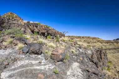 Al Jawwah köyünün yakınında Jabal Farwaa. Asir Dağlarının manzarası, Suudi Arabistan.