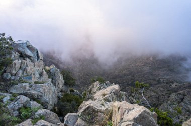 Suudi Arabistan 'ın güzelliğini keşfedin. Asir Dağları 'nın olağanüstü manzarası, Billasmar bölgesindeki Sarawat sıradağları..