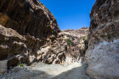 Suudi Arabistan 'daki Wadi Lajab vadisinin manzarası.