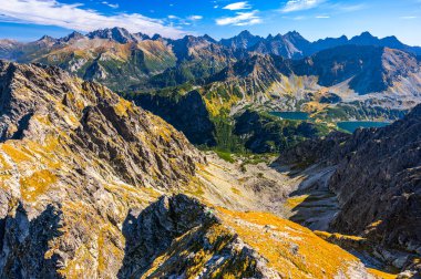 Kartal Yolu 'ndan Tatra Dağları' nın Panoraması. Tüm Tatra 'daki en zor ve tehlikeli yol..