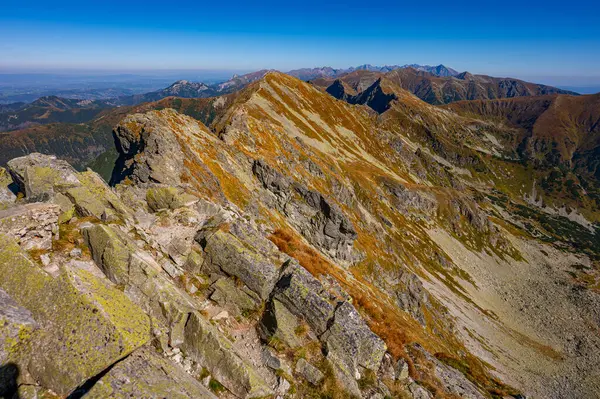 Tatra Dağları 'nın resimli manzarası. Banikov Dağı 'ndan Batı Tatraların Panoraması.