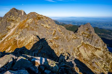 Kartal Yolu 'ndan Tatra Dağları' nın Panoraması. Tüm Tatra 'daki en zor ve tehlikeli yol..