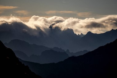 Kartal Yolu 'ndan Tatra Dağları' nın Panoraması. Tüm Tatra 'daki en zor ve tehlikeli yol..