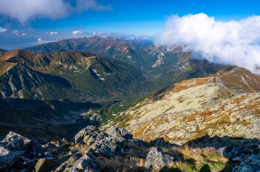 Kartal Yolu 'ndan Tatra Dağları' nın Panoraması. Tüm Tatra 'daki en zor ve tehlikeli yol..