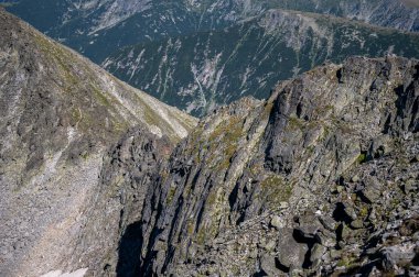 Rila dağlarının yaz manzarası. Bulgaristan ve Balkan Yarımadası 'nın en yüksek sıradağları.