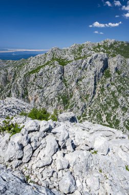 Velebit Dağları 'ndaki Pakistan Ulusal Parkı manzarası. Hırvatistan 'ın en popüler seyahat beldelerinden biri. 