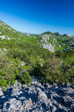 Velebit Dağları 'ndaki Pakistan Ulusal Parkı manzarası. Hırvatistan 'ın en popüler seyahat beldelerinden biri. 