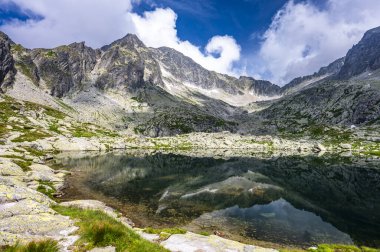 Tatra Dağları 'nın yaz manzarası. 5 Spis Lakes Vadisi, Slovakya.