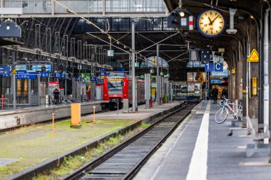 Frankfurt am Main, Almanya - 22 Aralık 2024: Frankfurt Ana İstasyonu, Frankfurt (Ana) Hauptbahnhof.