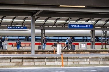 Frankfurt am Main, Almanya - 22 Aralık 2024: Frankfurt Ana İstasyonu, Frankfurt (Ana) Hauptbahnhof.