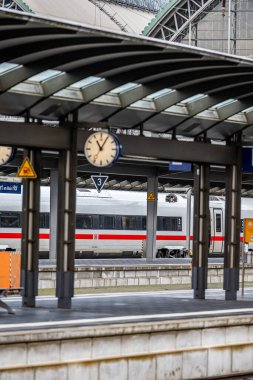 Frankfurt am Main, Almanya - 22 Aralık 2024: Frankfurt Ana İstasyonu, Frankfurt (Ana) Hauptbahnhof.