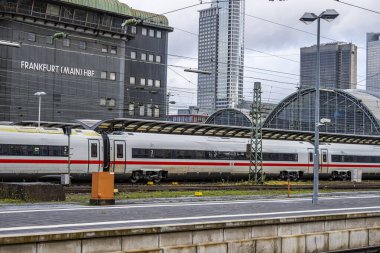 Frankfurt am Main, Almanya - 22 Aralık 2024: Frankfurt Ana İstasyonu, Frankfurt (Ana) Hauptbahnhof.