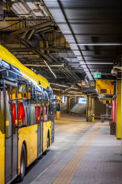 Katowice, Polonya - 03 Mayıs 2025: Katowice şehir merkezindeki otobüs.