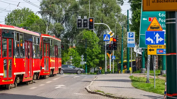 Katowice, Polonya - 03 Mayıs 2025: Katowice şehir merkezinde bir tramvay