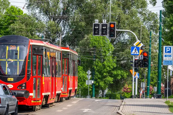 Katowice, Polonya - 03 Mayıs 2025: Katowice şehir merkezinde bir tramvay