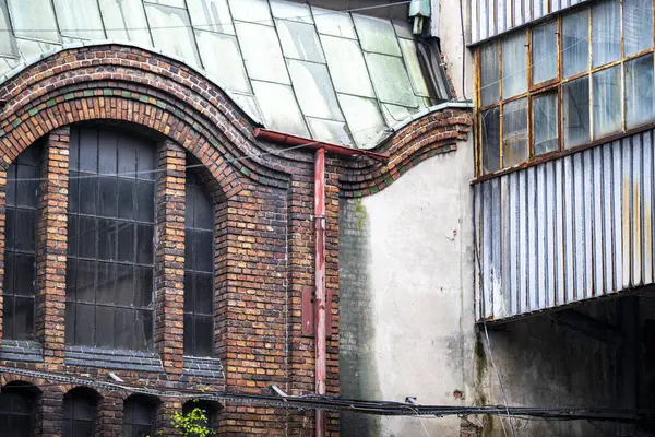 Katowice, Polonya - 4 Mayıs 2025: Terk edilmiş Wieczorek kömür madeni, önceki adı Giesche, Katowice, Polonya.