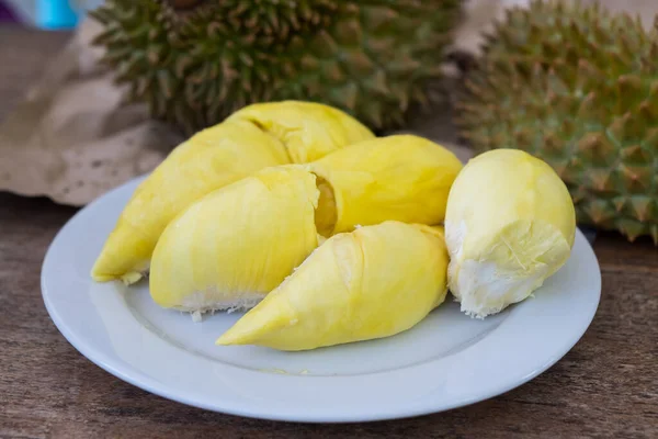 Durian Král Ovoce Bílém Talíři Zralé Čerstvé Zlaté Durian Chutným — Stock fotografie
