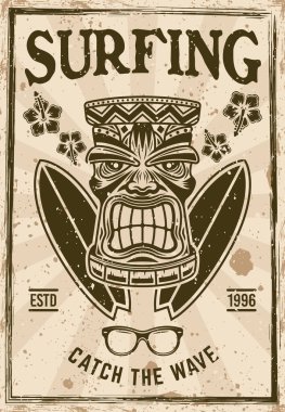 Tiki kafalı ve sörf tahtalı klasik poster vektör çizimi. Katmanlı, farklı doku ve metin