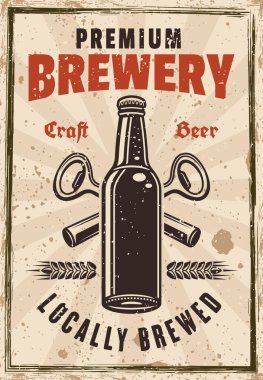 Bira şişesi ve açıcılarla klasik tarzda bira fabrikası vektör posteri. Farklı katmanlarda grunge dokuları olan arkaplan resimleri