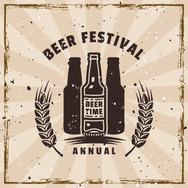 Bira renkli retro amblem, rozet, arka planda farklı katmanlarda desenleri olan etiket