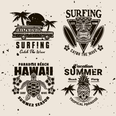 Tropik plajlar, dalgalar, sörf tahtaları, palmiye ağaçları ve günbatımları olan klasik sörf ve yaz tatili amblemleri. Tişörtler ve retro tasarımlar için mükemmel.