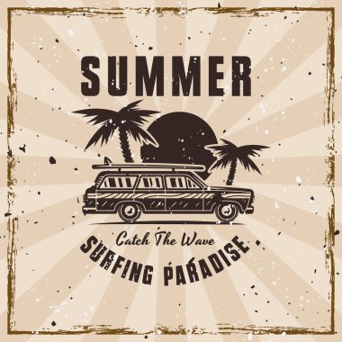 Sörf ve yaz tatili vektör klasik amblemi. Tişörtler ve eski tarz tasarımlar için mükemmel.