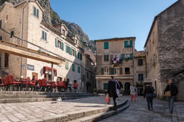 Karadağ 'ın Eski Kent Meydanı Kotor kentindeki antik binalar