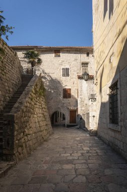 Karadağ 'ın Eski Kent Meydanı Kotor kentindeki antik binalar