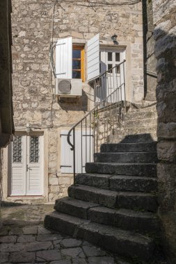 Karadağ 'ın Eski Kent Meydanı Kotor kentindeki antik binalar