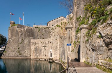 Karadağ 'ın Eski Kotor kentindeki Antik Gurdik Kapısı
