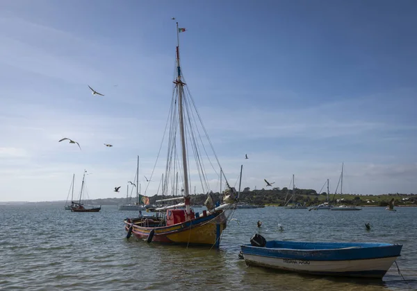 Båtar Hamnen Staden Alvor Algarve Portugal — Stockfoto