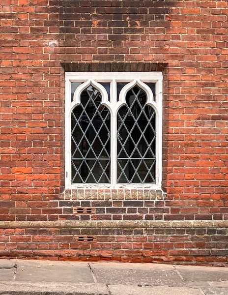 Ancienne Fenêtre Plomb Dans Mur Briques Rouges Dans Ville Canterbury — Photo