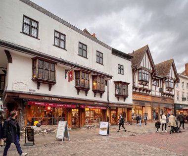 Canterbury, Kent, İngiltere 'deki High Street manzarası.