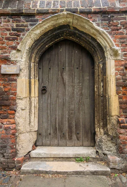 Starověké Dřevěné Dveře Děkanství Areálu Canterbury Katedrály Městě Canterbury Kent — Stock fotografie