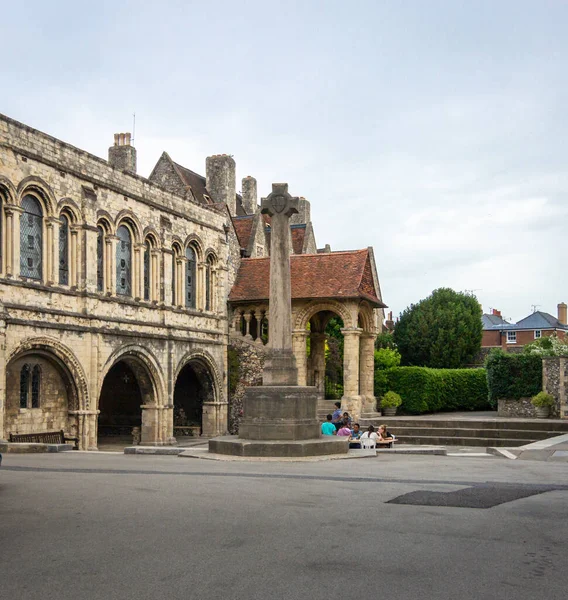 英国肯特坎特伯雷市坎特伯雷大教堂地面的建筑 — 图库照片