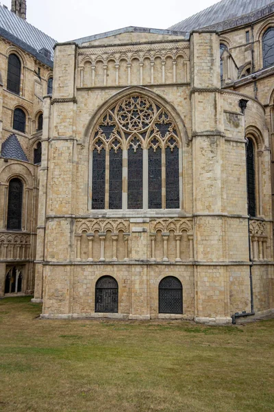 英国肯特坎特伯雷市坎特伯雷大教堂的建筑 — 图库照片