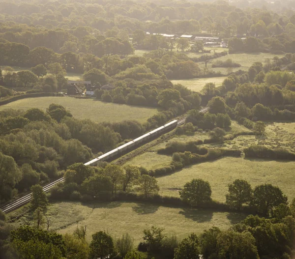Flygfoto Över Ett Tåg Järnvägslinje Landsbygden Kent Storbritannien — Stockfoto