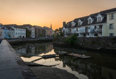 Günbatımında John 's River, Waterford, Güney İrlanda' da