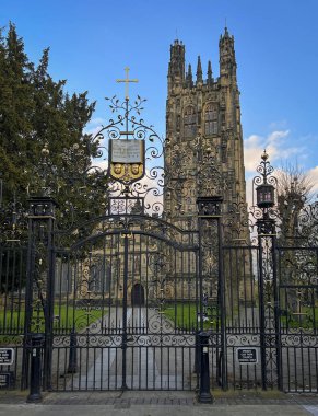 İngiltere 'nin Kuzey Galler' deki Wrexham şehrindeki St. Giles katedrali manzaralı.