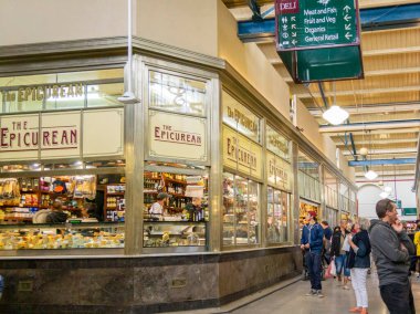 Melbourne, Avustralya, Şubat 2018 - Melbourne, Avustralya 'daki Kraliçe Victoria kapalı pazar manzarası