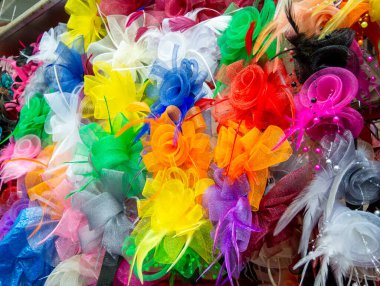 Renkli saç tokalarının görüntüsü