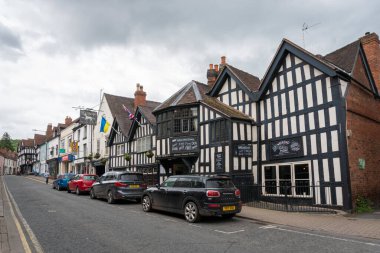 İngiltere 'nin Herefordshire kentindeki Ledbury antik pazar kasabasındaki New Street manzarası