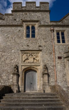 Dover, Kent, İngiltere 'de taş bina cephesi